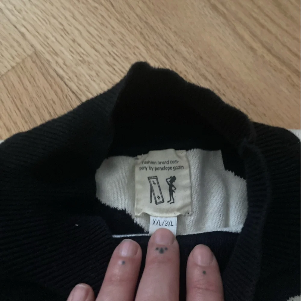 Fashion Brand Company Cow Print Knit Sweater - out of print! - Picture 7 of 13